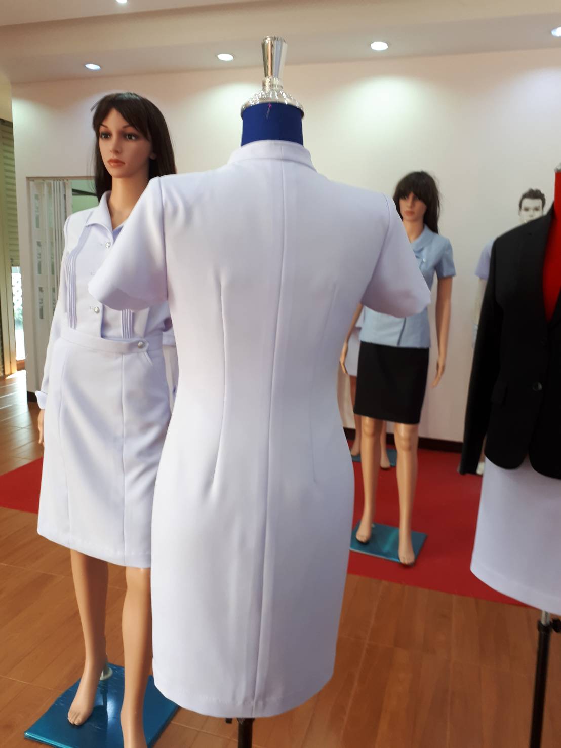 1F0003 ชุดเดรสปีนวีจีบหน้าอก